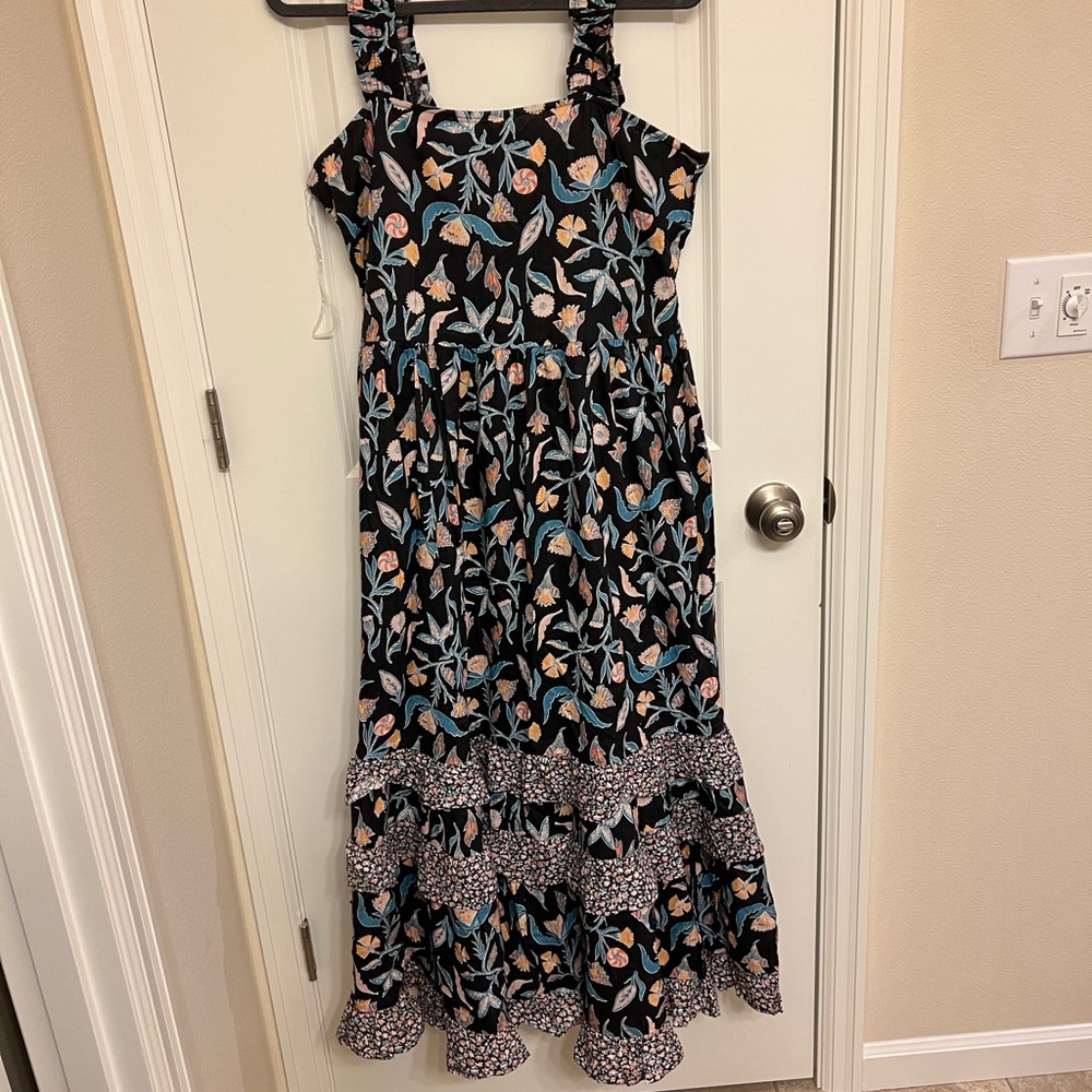 Universal Thread Women’s Floral, Smocked, Tiered sundress-Size L